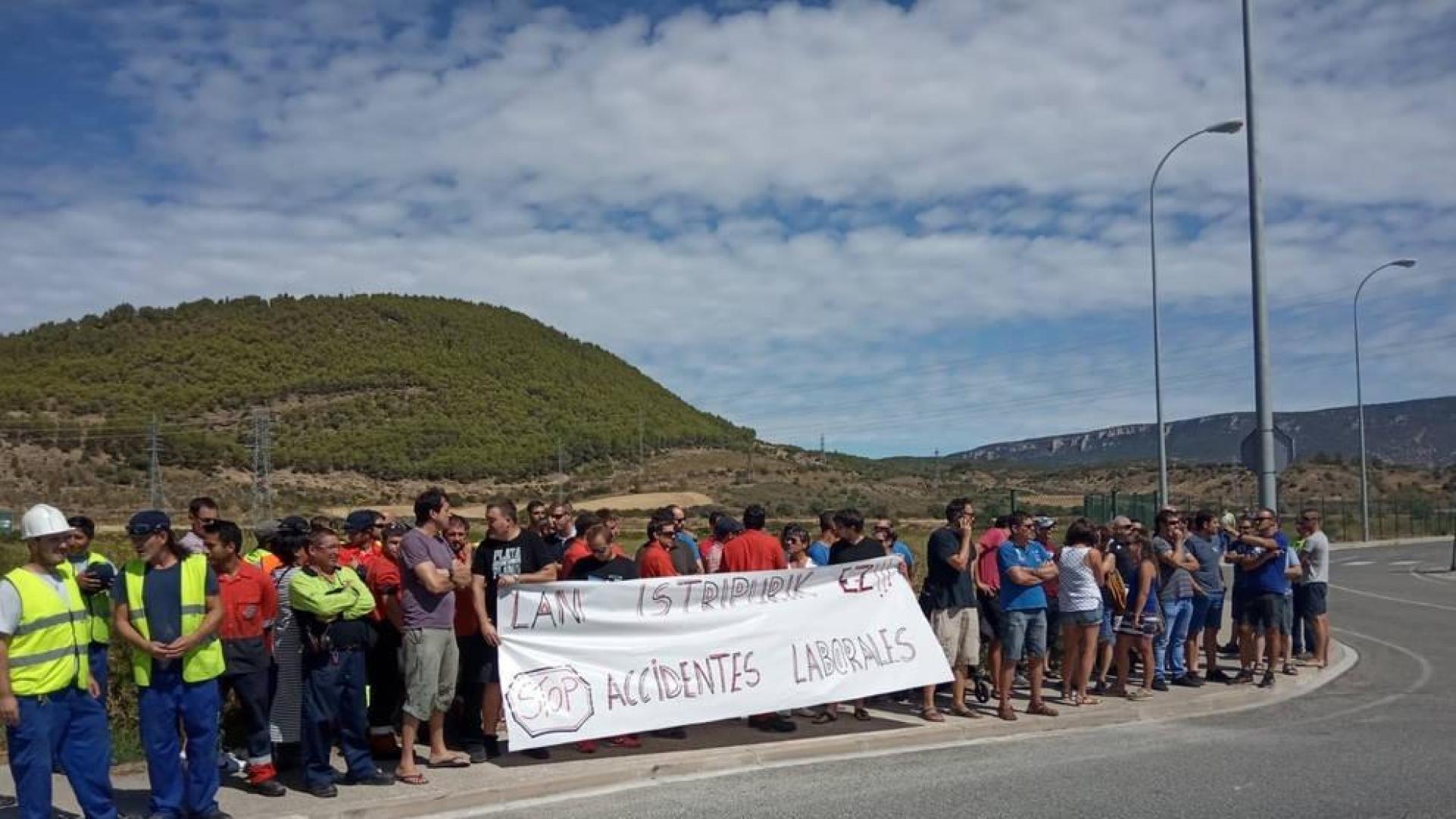 ELA protesta por un accidente laboral ocurrido en la empresa Smurfit Kappa en Sangüesa