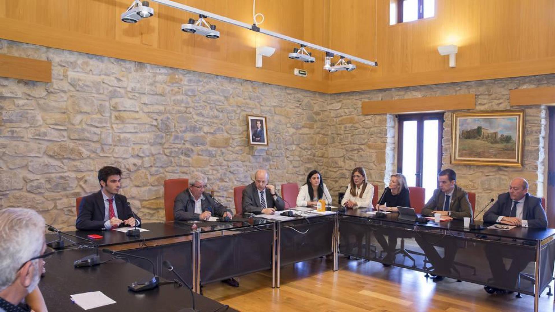 El TSJN confirma que los secretarios no pueden ejercer de abogados