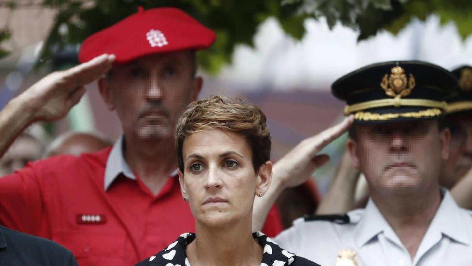 La presidenta del Gobierno de Navarra, María Chivite, durante le homenaje que se le ha tributado al subteniente Francisco Casanova, militar que trabajaba en el cercano acuartelamiento de Aizoain, asesinado por terroristas de ETA hace diecinueve años.
