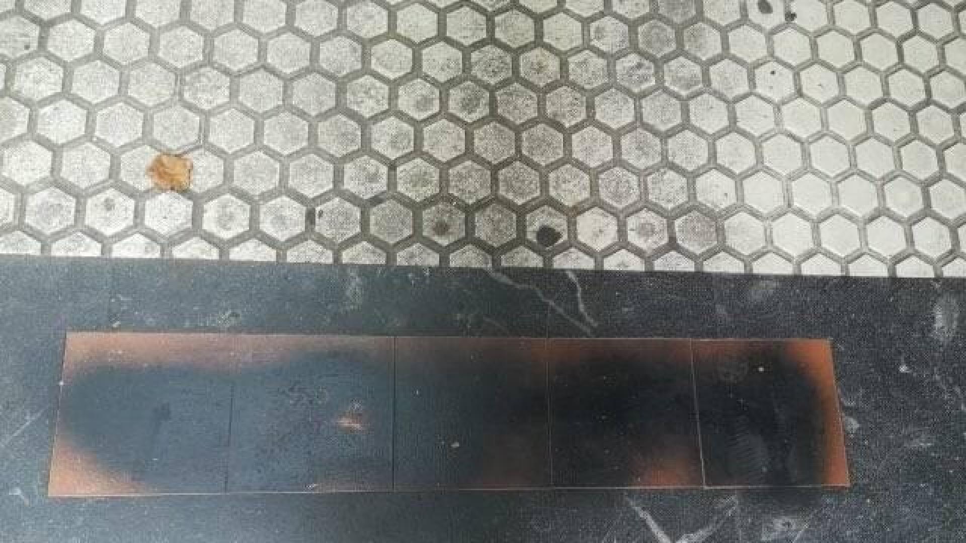 Las víctimas denuncian un sabotaje a las placas de homenaje en San Sebastián