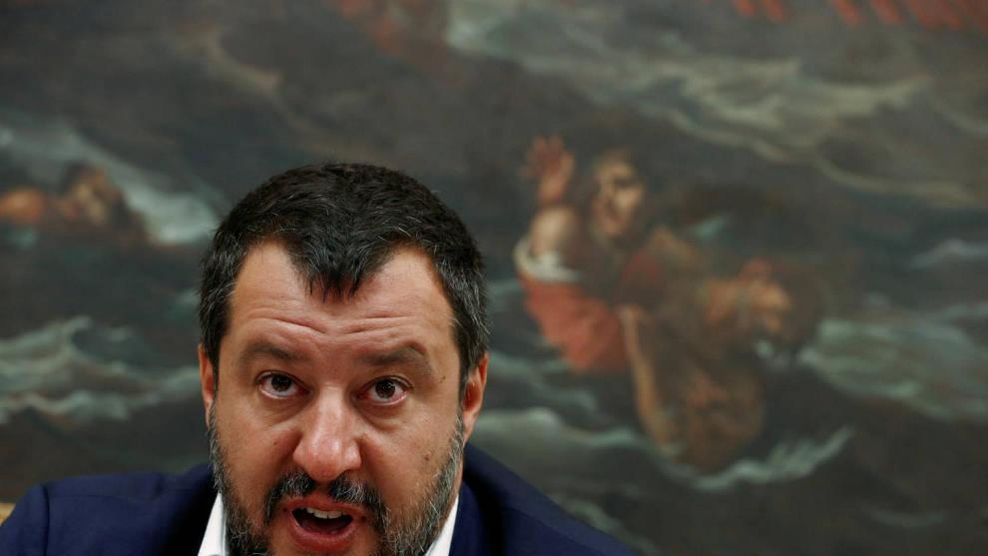 Salvini prohíbe desembarcar a 135 migrantes en un nuevo desafío a la UE
