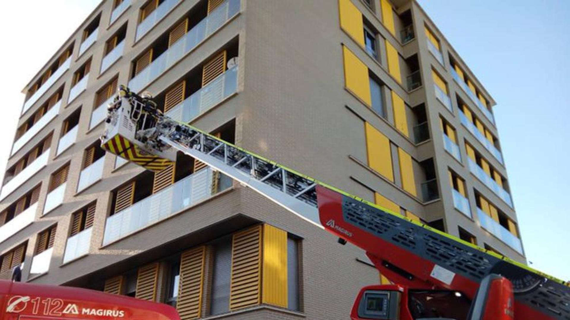 Herido un joven de 20 años en el incendio de una cocina en un piso de Iturrama