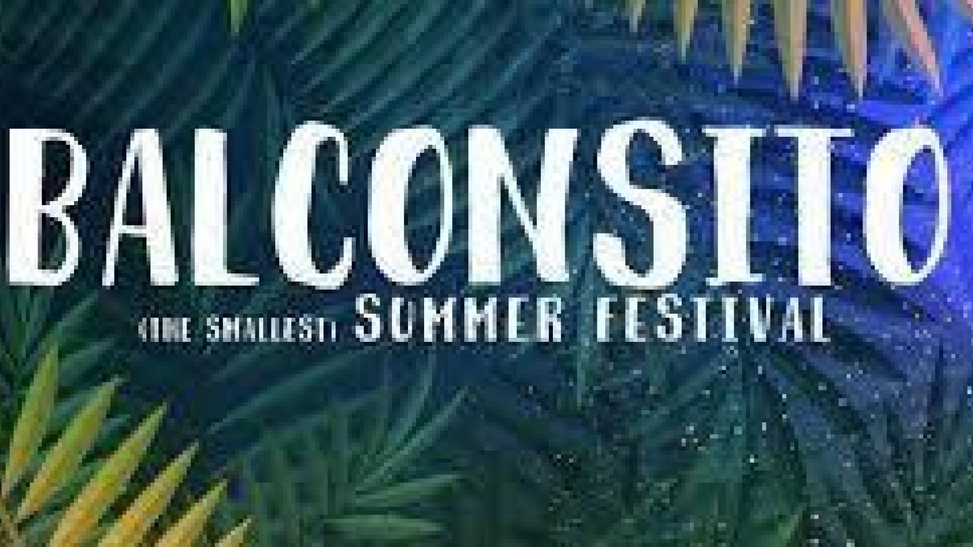 Pamplona acoge un festival de música en miniatura en un balcón de San Juan