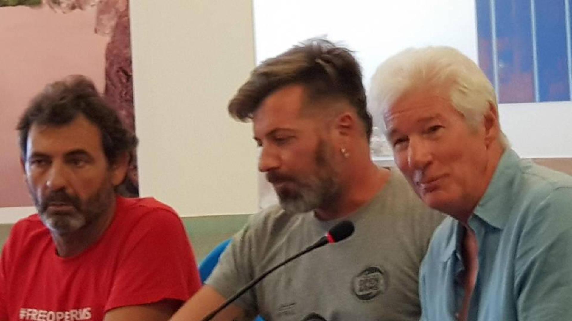 El Open Arms seguirá salvando vidas y pide un puerto para 160 migrantes a bordo