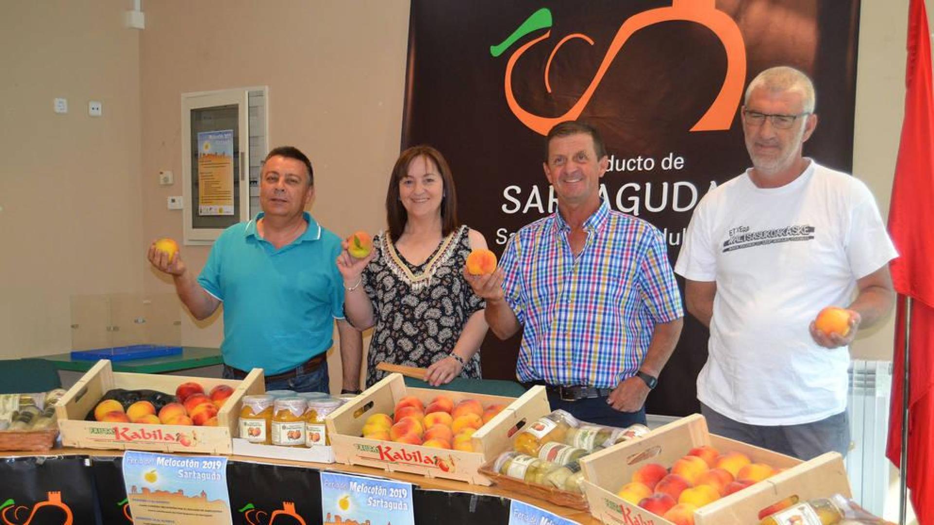 Julio Martínez,  la edil ªIsabel Martínez, el alcalde José Ignacio Eguizábal y el concejal Jaime Zabaleta.