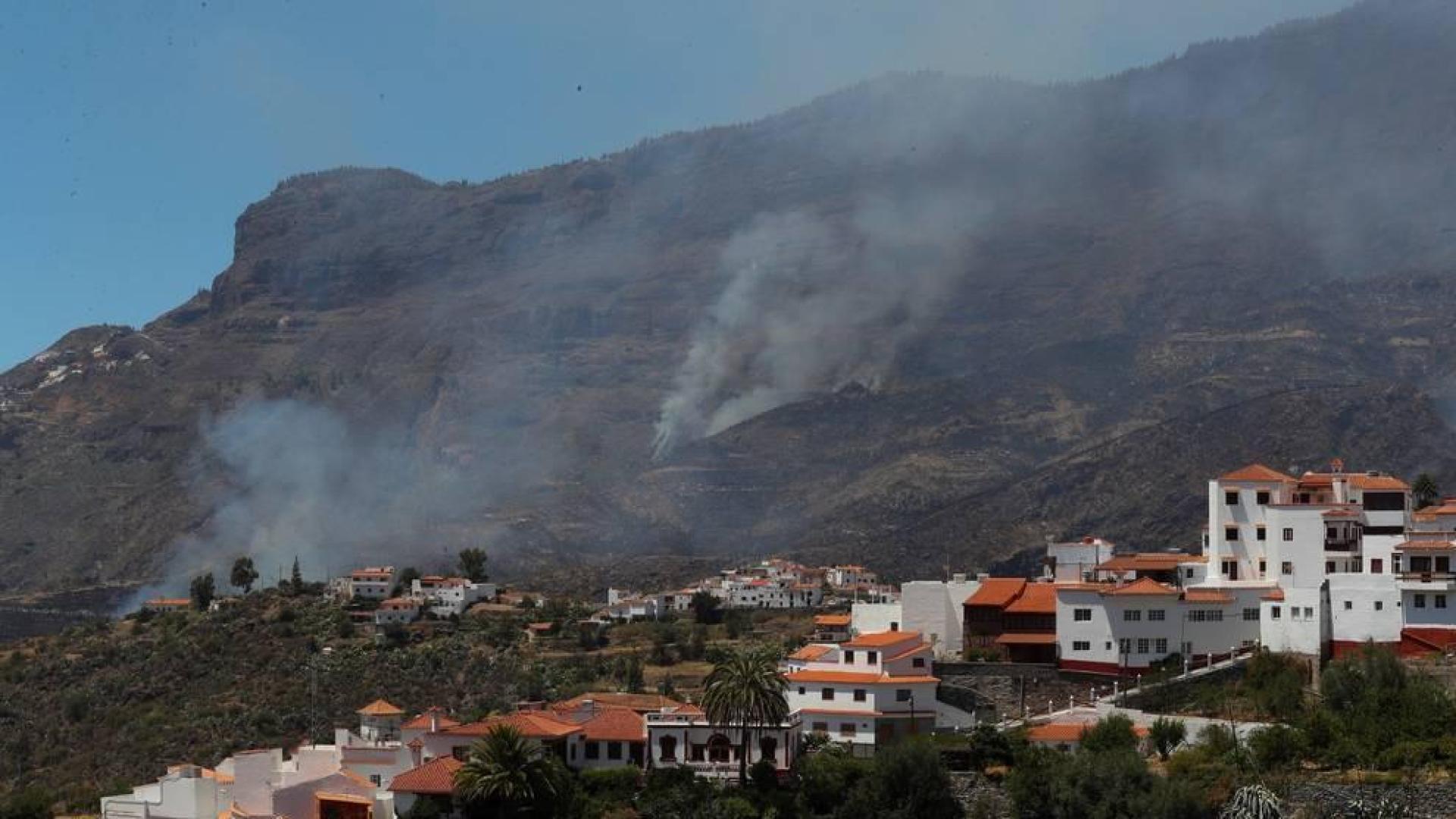 Un millar de personas permanecen desalojadas por el incendio de Gran Canaria