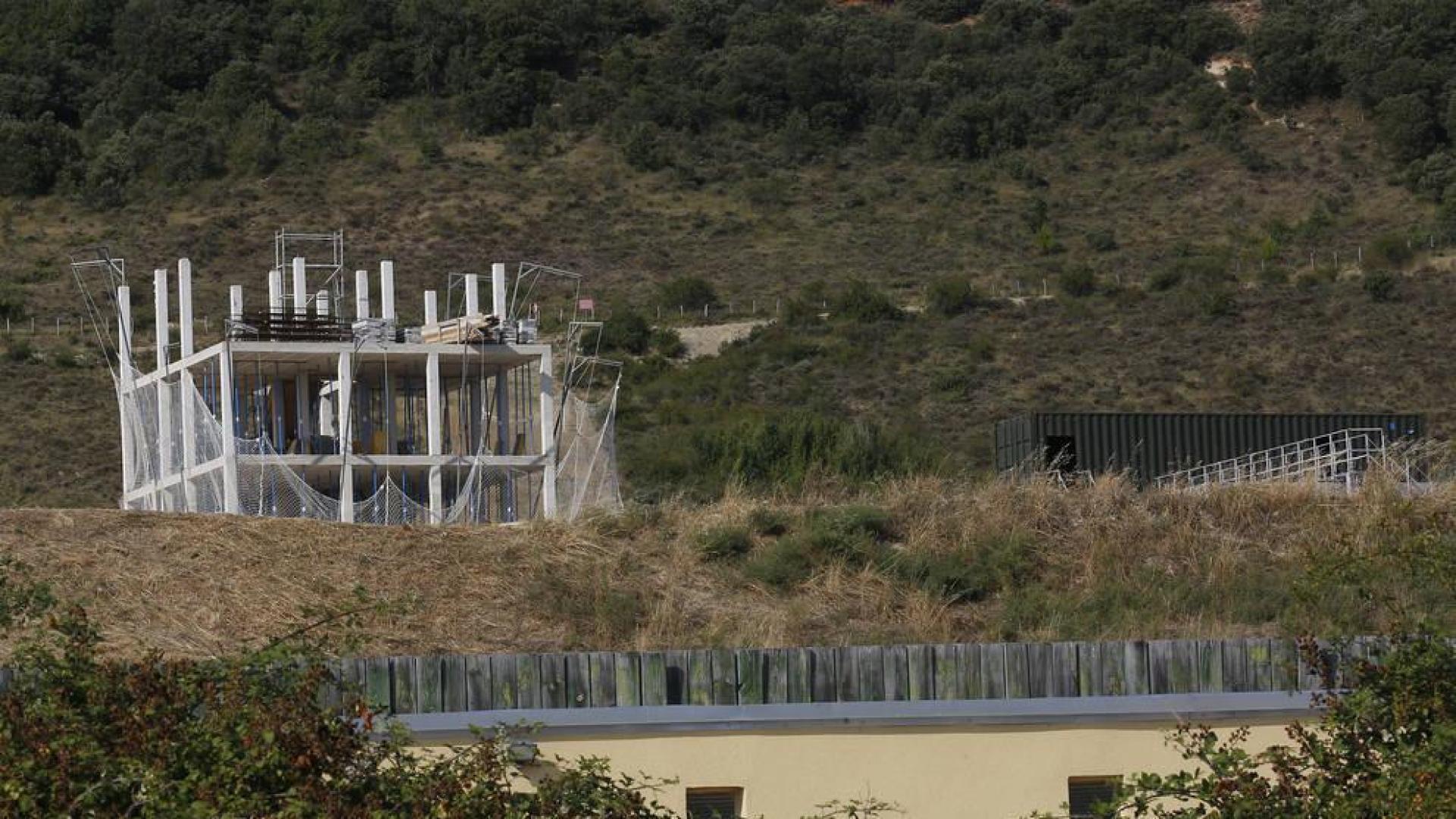 Defensa avala su actuación con el edificio de maniobras de Aizoain