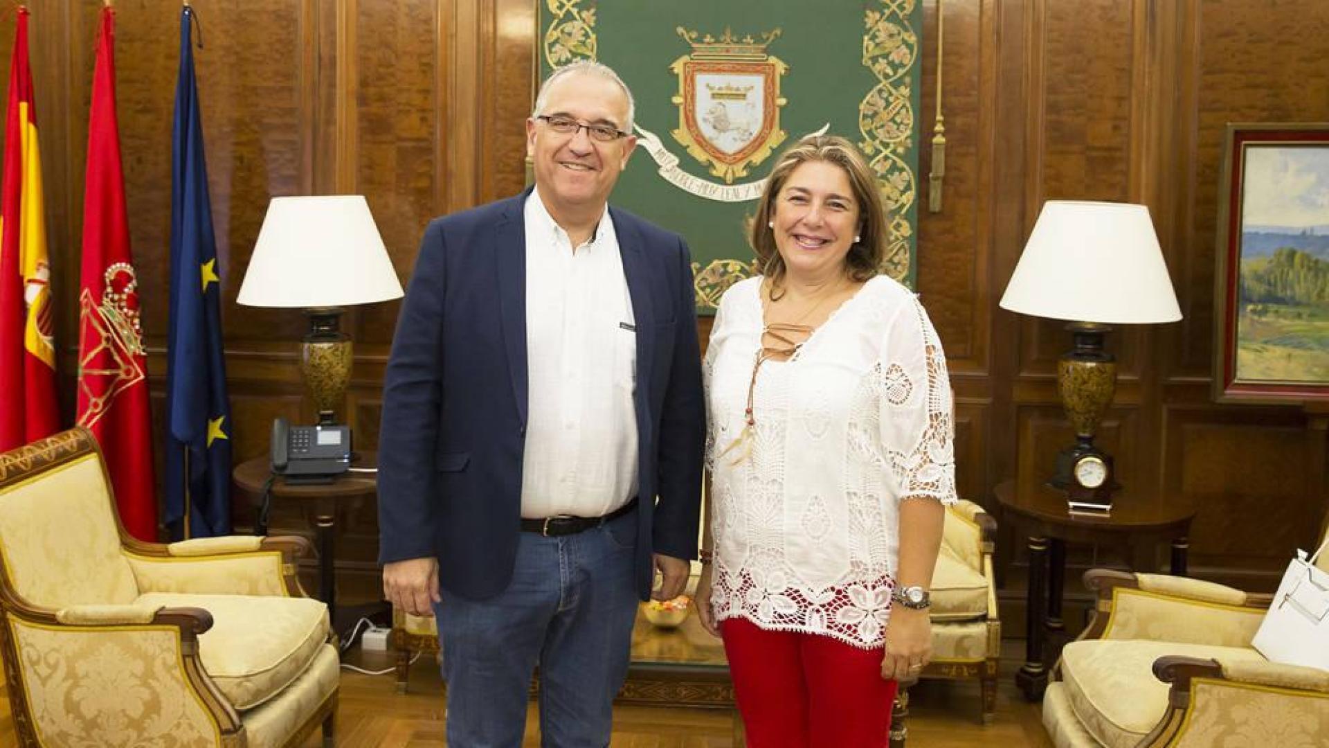Recepción municipal a la Asociación de Voluntarios de Navarra