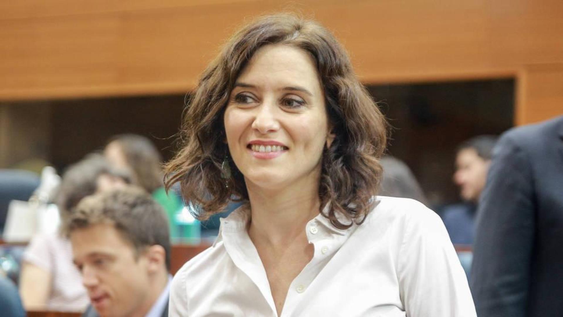 Díaz Ayuso, investida presidenta de Madrid con los votos de PP, Cs y Vox
