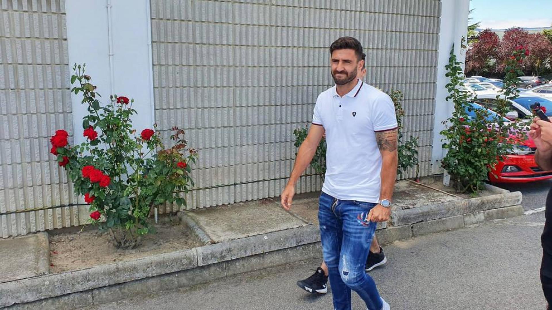 Raúl Navas: "Me atrae la manera de ver el fútbol que tiene Jagoba"