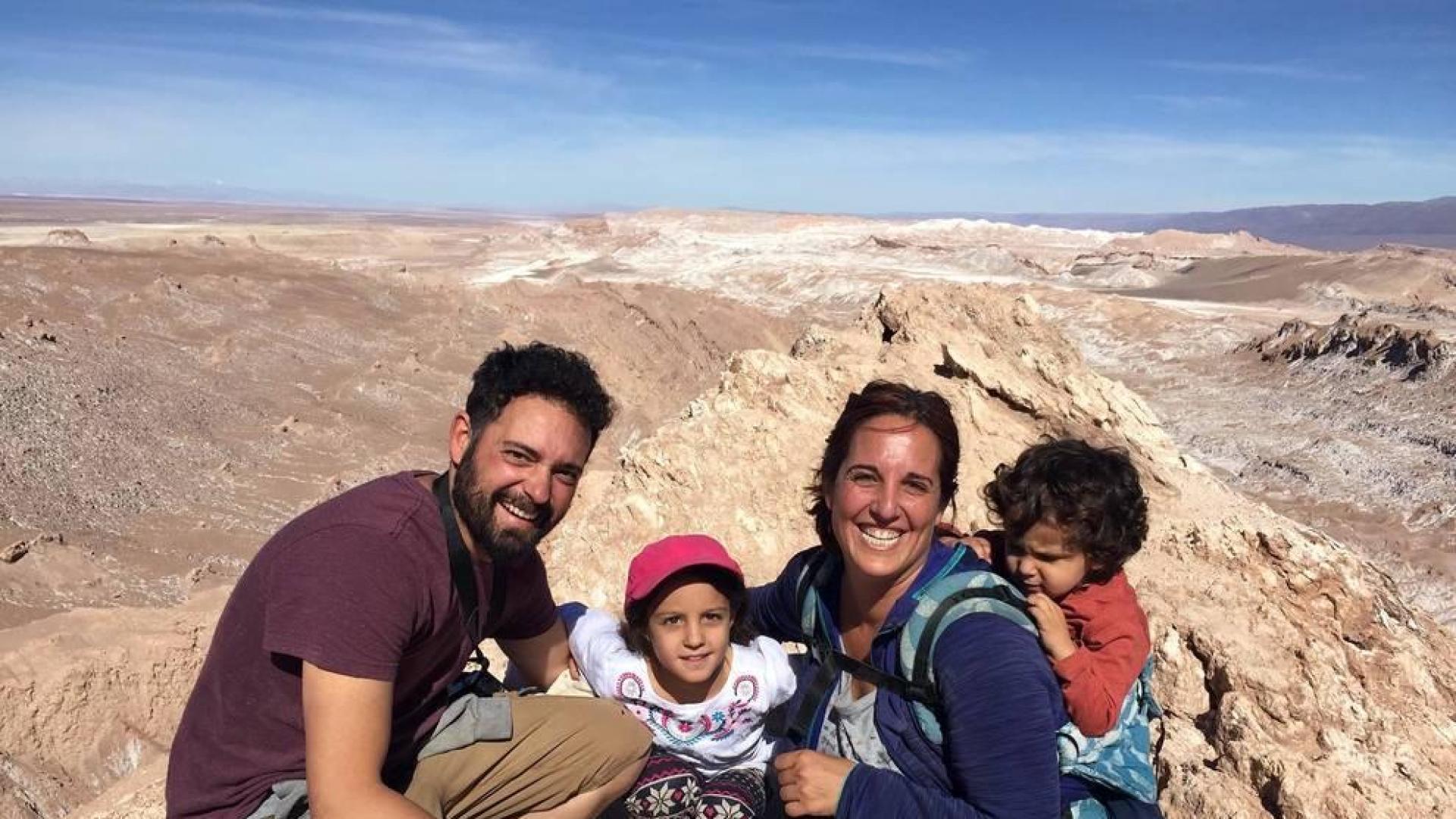 Una madre, un padre, dos hijos, una furgoneta, cuatro países, 15.000 kilómetros y diez meses. La pamplonesa Cristina Saraldi, de 38 años, y su familia recorrieron Chile, Argentina, Bolivia y Perú