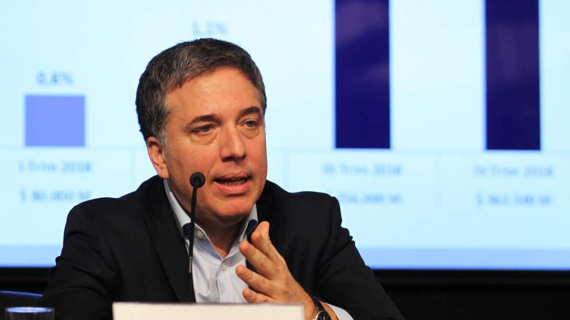 Dimite el ministro de Hacienda argentino tras los resultados de las primarias