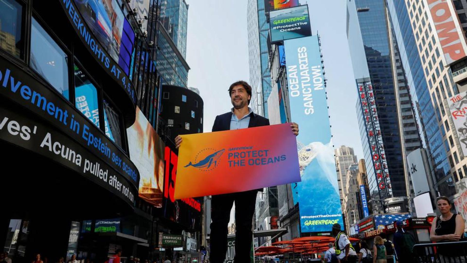 Javier Bardem y Greenpeace piden en Times Square un tratado para los océanos