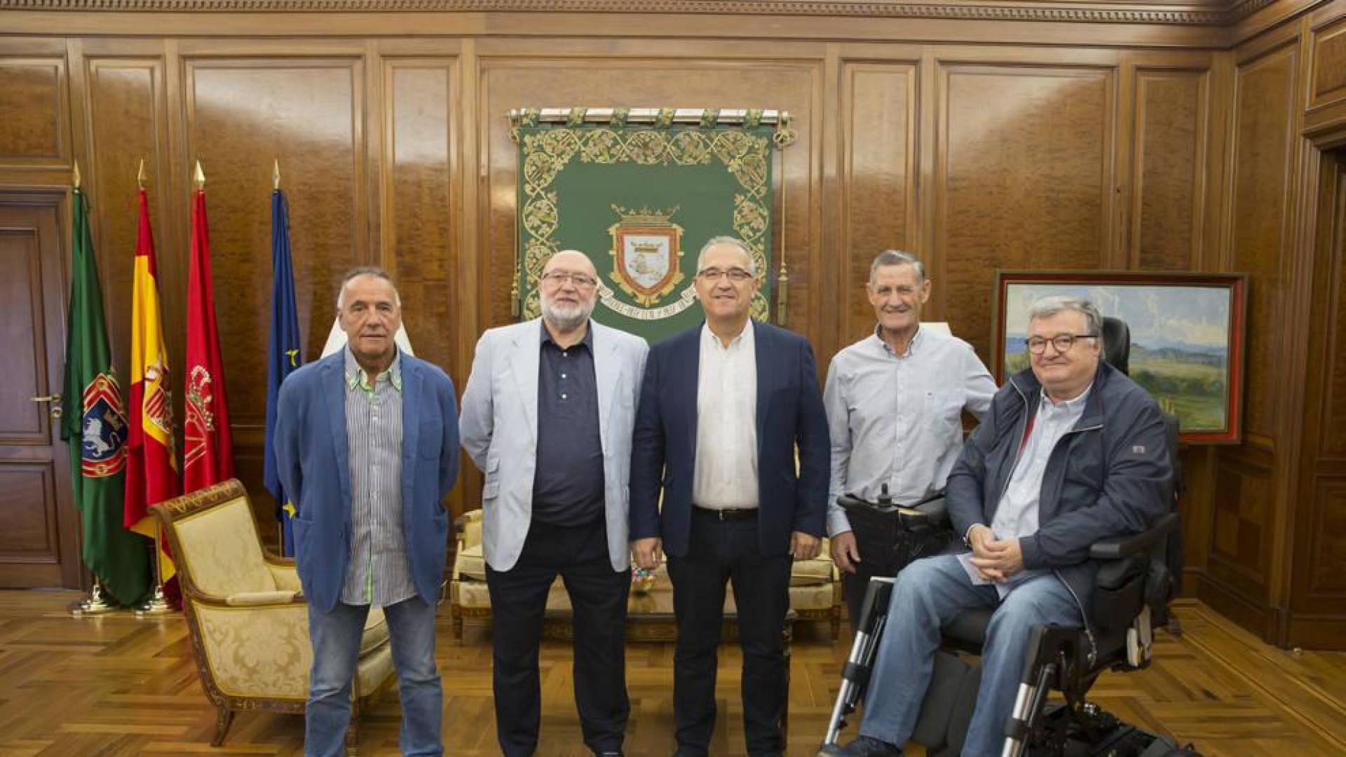 Maya se cita con los nuevos responsables de la Federación Navarra de Pelota Vasca