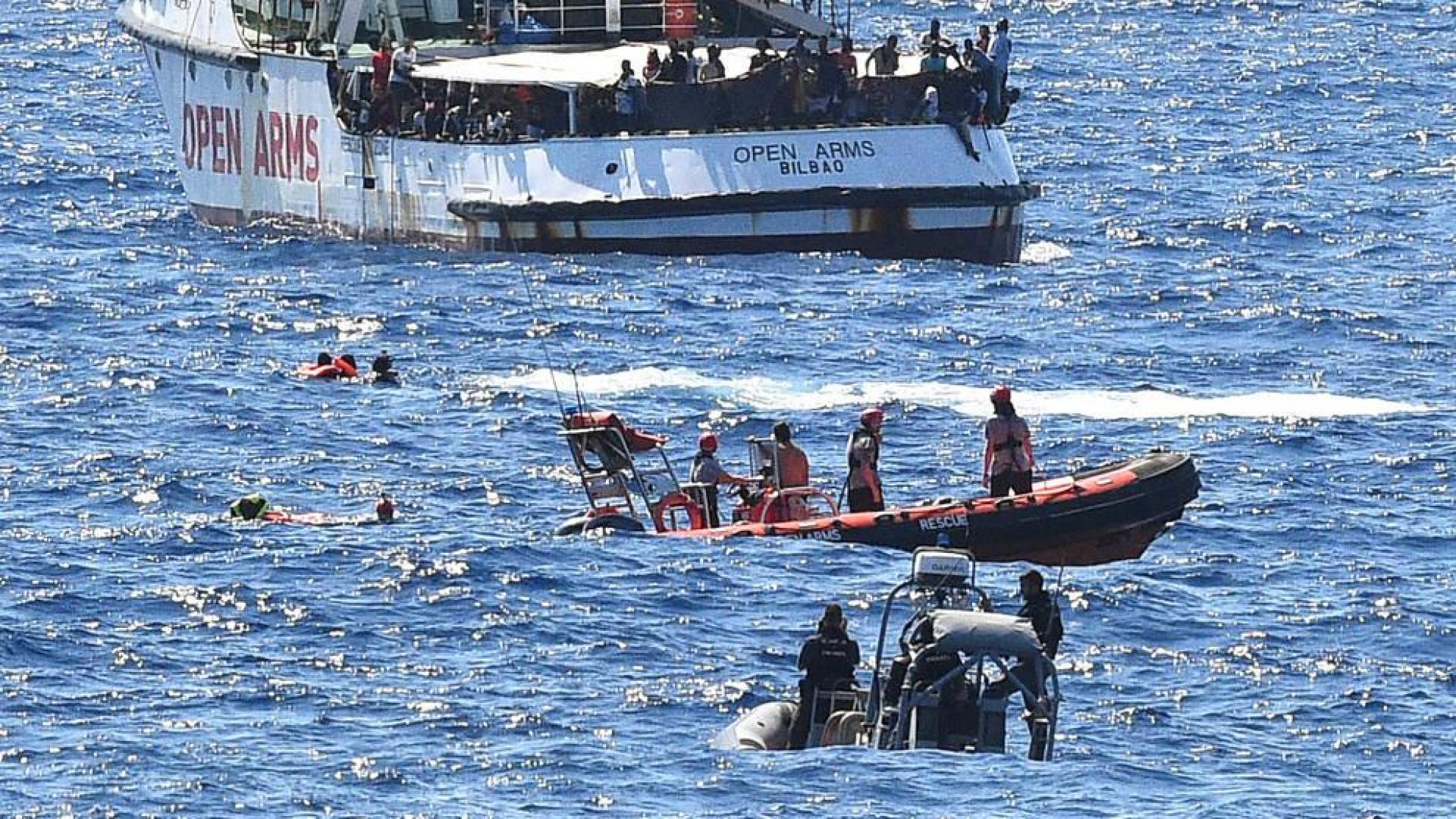 El buque de la Armada española 'Audaz' recogerá a los migrantes del Open Arms