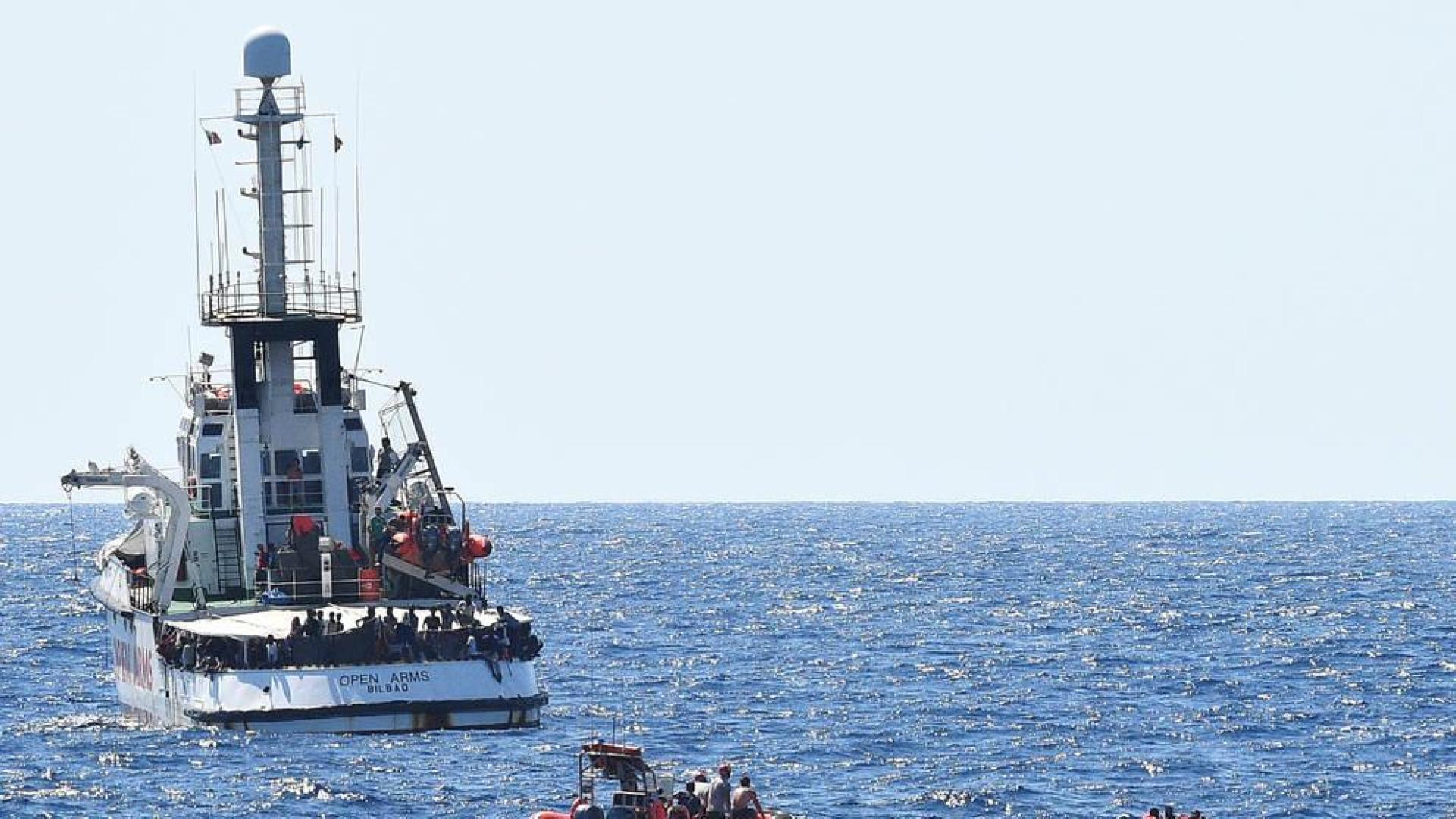 La fiscalía italiana ordena incautar el Open Arms y el desembarco de migrantes