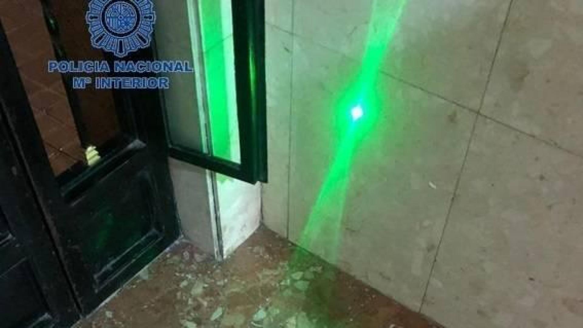 Detenido un menor en Valencia por deslumbrar con un láser a varios aviones