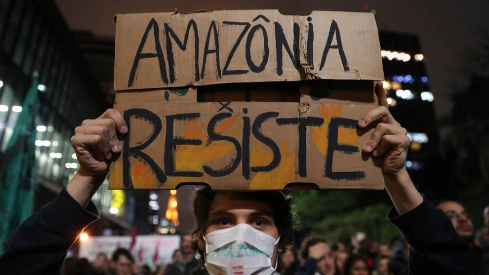 El Gobierno de Brasil envía al Ejército para combatir los incendios en el Amazonas