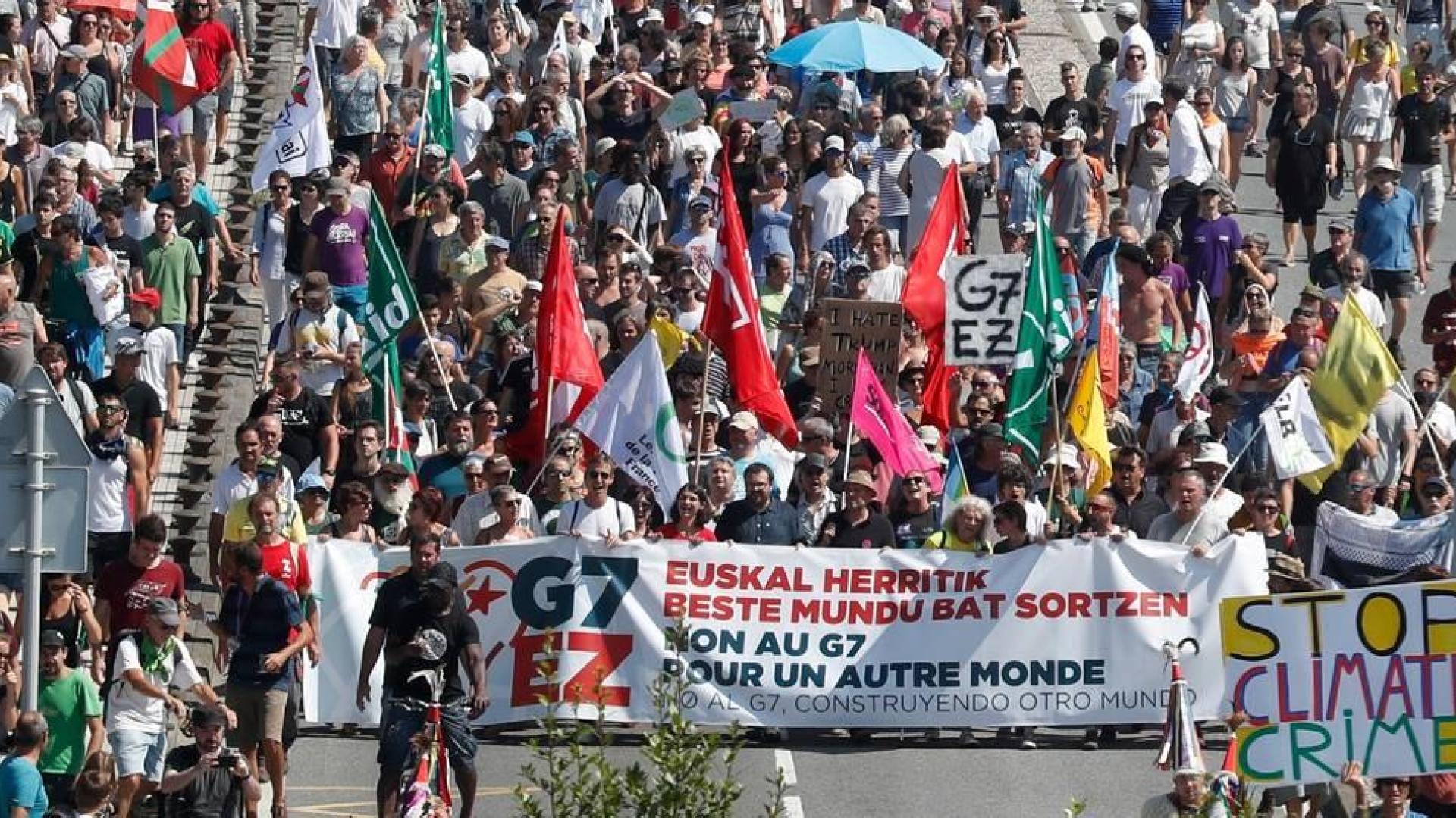 La manifestación contra el G7 une Hendaia e Irún sin registrar incidentes