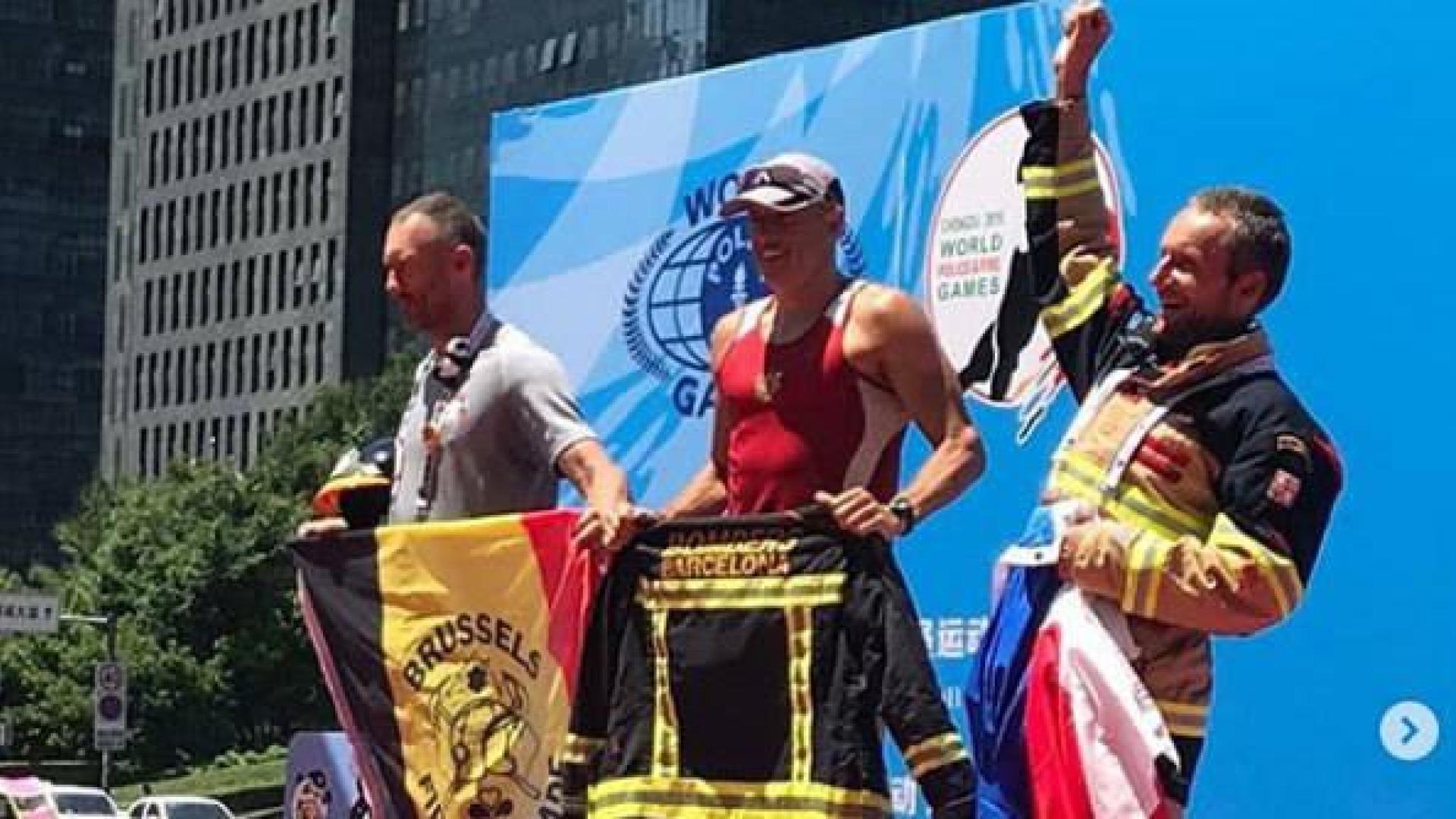 Un bombero de Barcelona gana tres medallas de oro subiendo escaleras en China