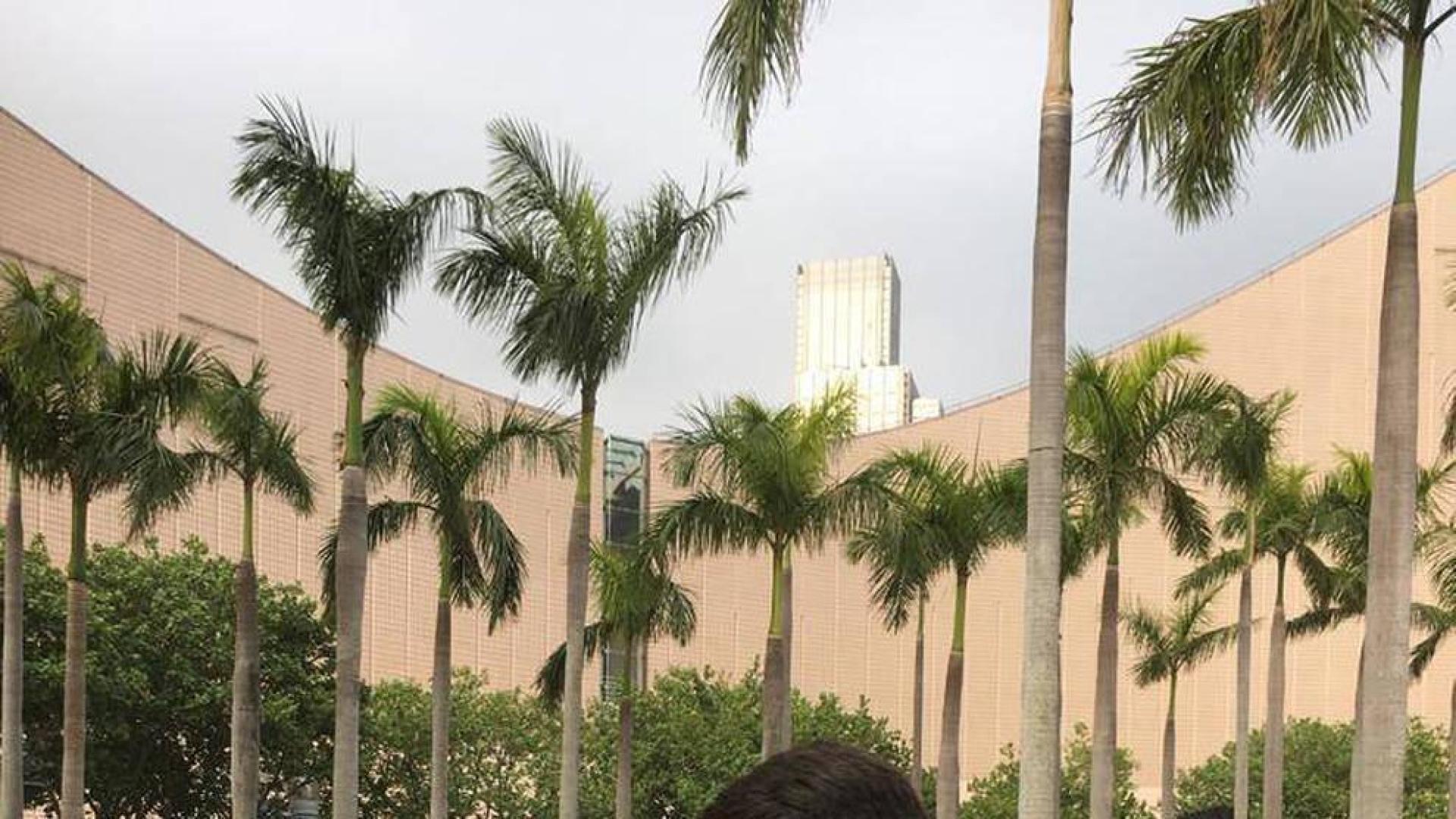 Javier Felones a punto de embarcar en el puerto de Hong Kong