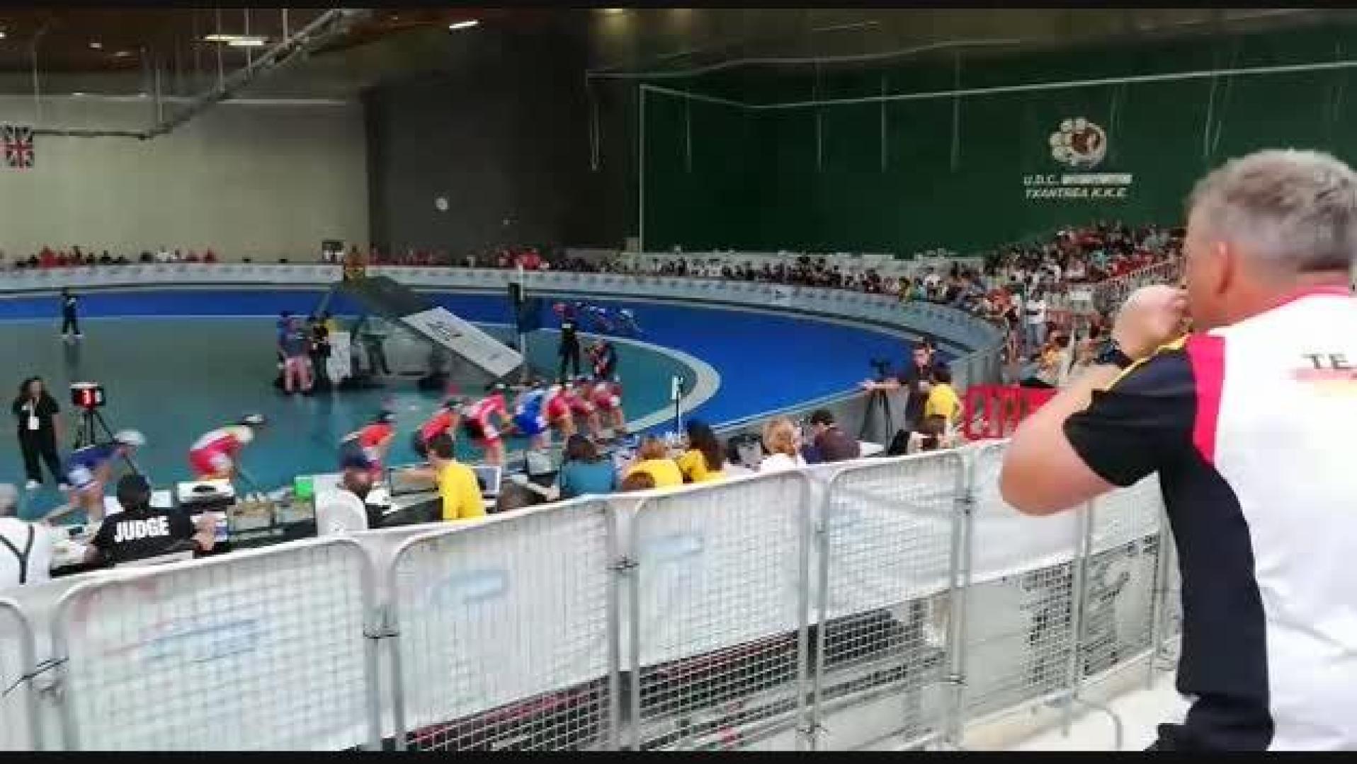Así anima y da instrucciones un entrenador del equipo alemán