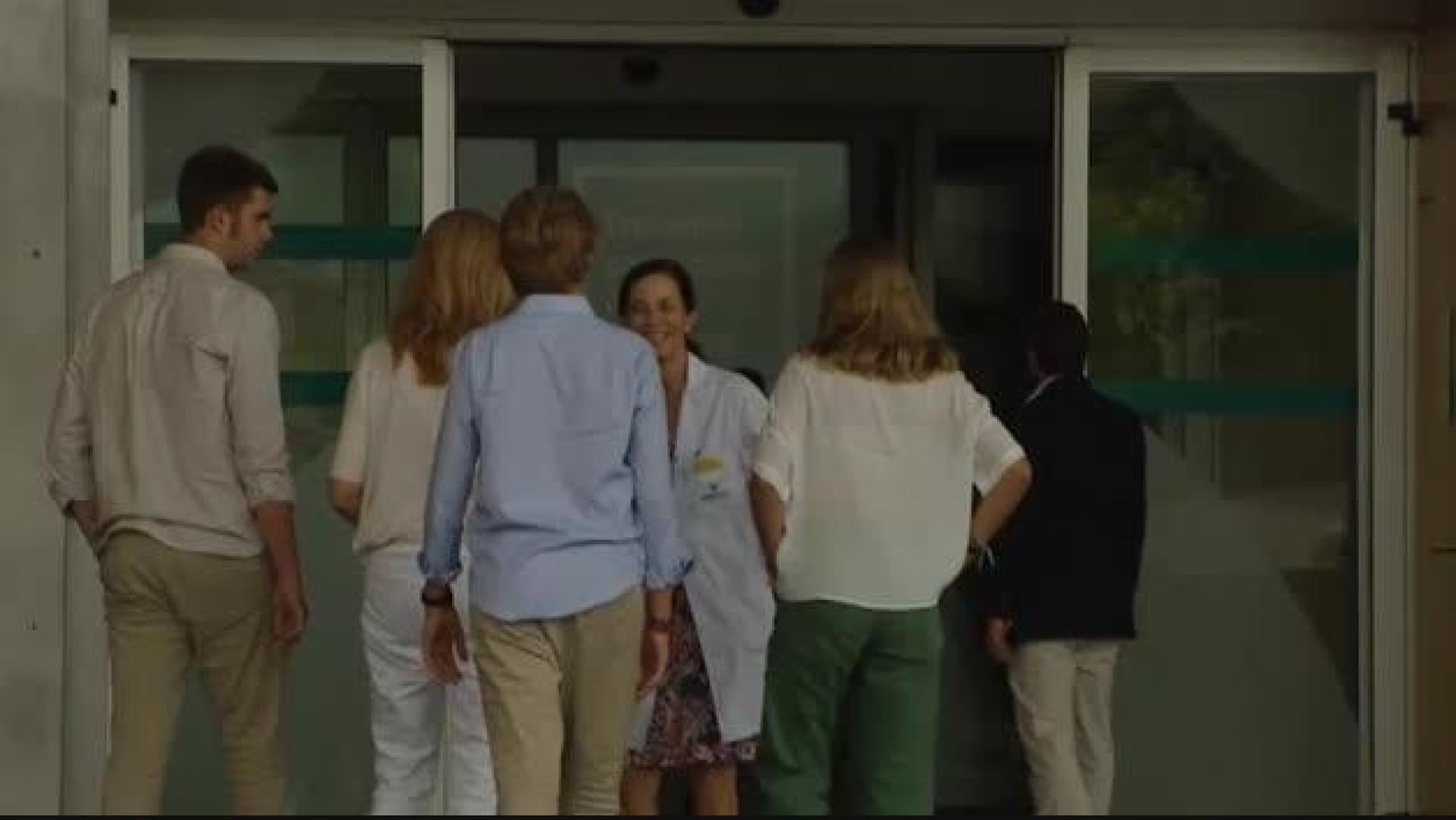 La infanta Cristina y sus hijos visitan a don Juan Carlos en el hospital