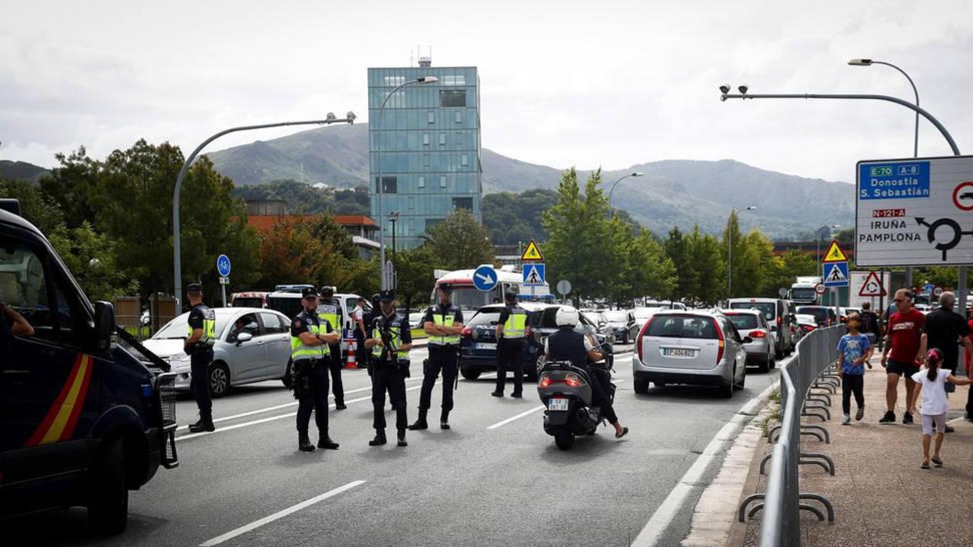 Controles de Policía Nacional junto a la policía francesa en Irún.