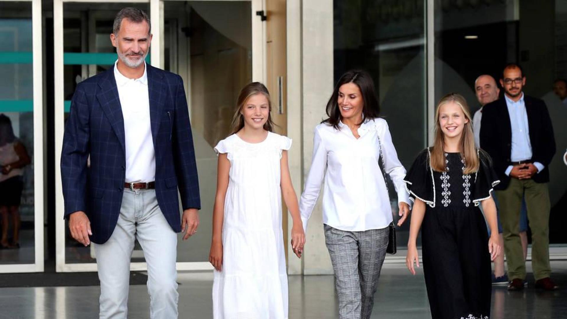 Felipe VI espera que don Juan Carlos vuelva "lo antes posible" a casa