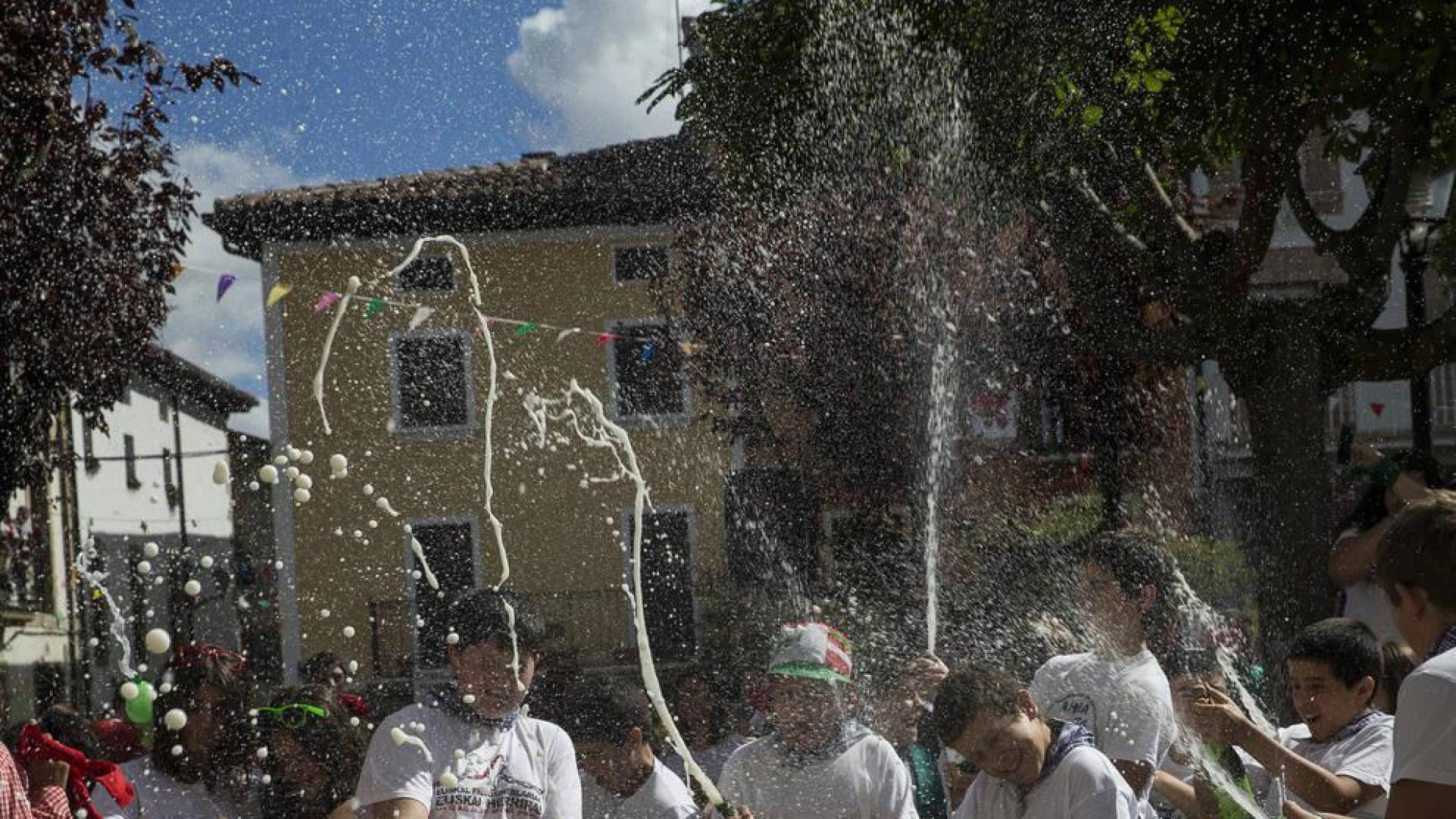Concurso de escaparates previo a fiestas en Alsasua