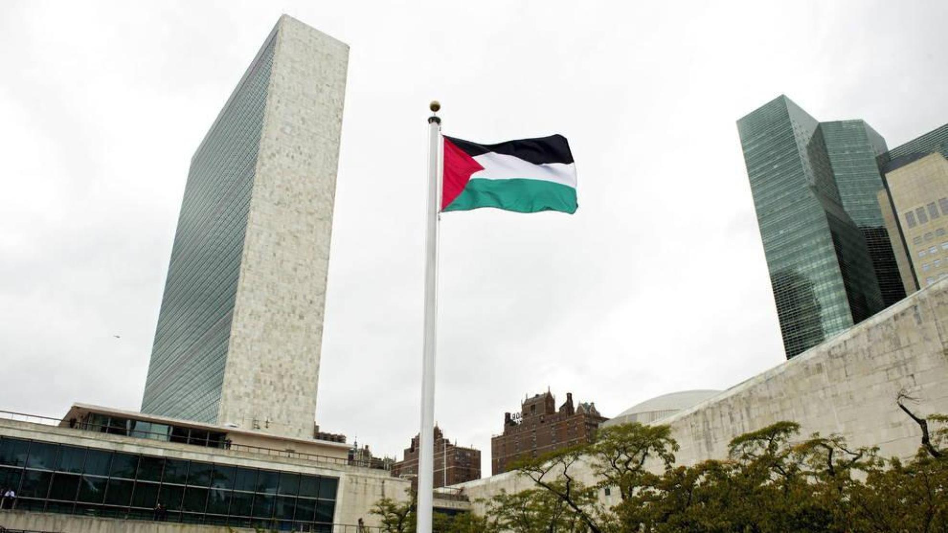 La bandera palestina es izada por primera vez en la sede de la ONU