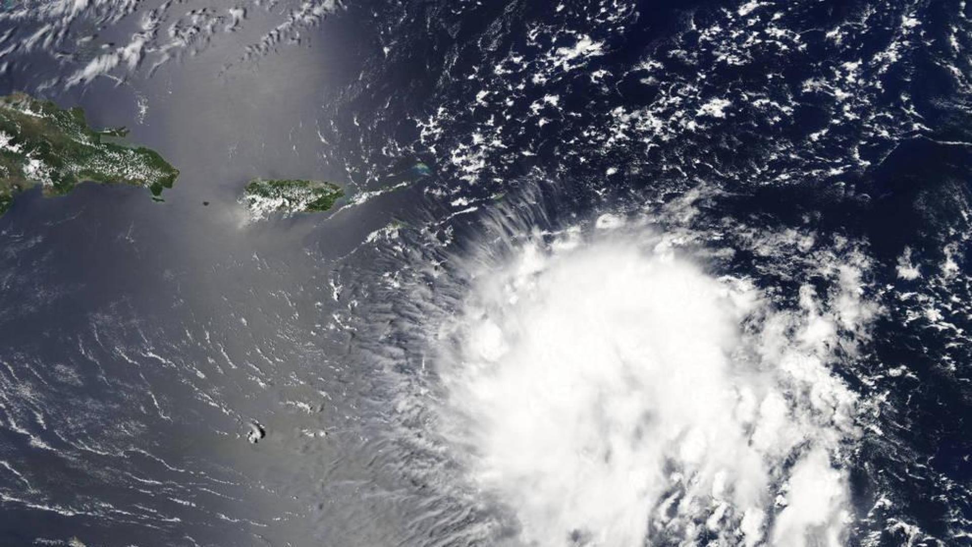 Imagen de la NASA en la que se ve el avance de la tormenta Dorian
