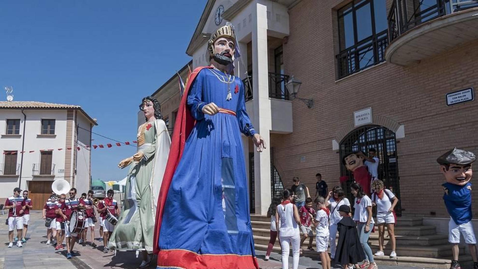 Todas las fotos del cohete de fiestas de Sesma 2019, en el que los benjamines de la quinta de 2011 fueron protagonistas.