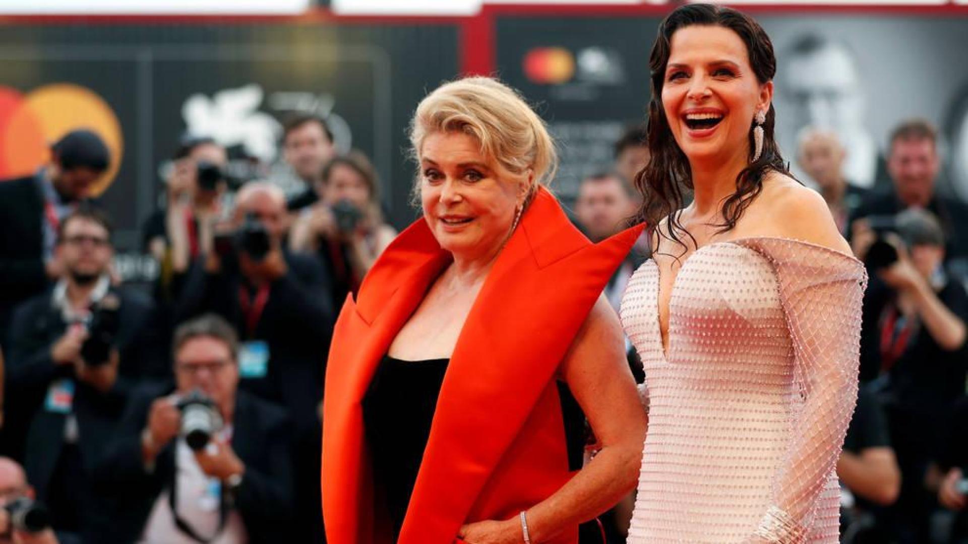 Catherine Denueve y Juliette Binoche, juntas en Venecia.
