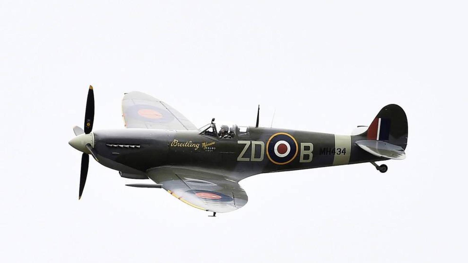 La vuelta al mundo en un caza Spitfire de la Segunda Guerra Mundial