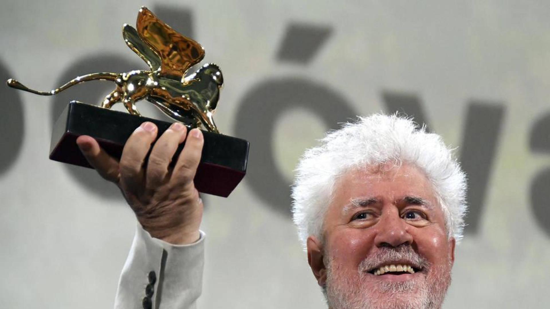 Pedro Almodóvar, con el León de Oro Honorífico.