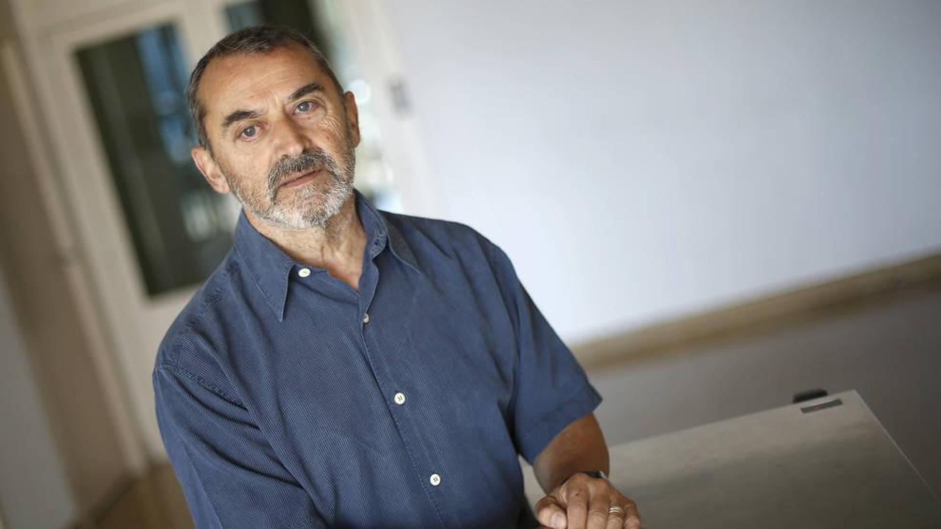 El pamplonés Pedro Villanueva Irure, de 65 años, es voluntario en El Teléfono de la Esperanza de Navarra.