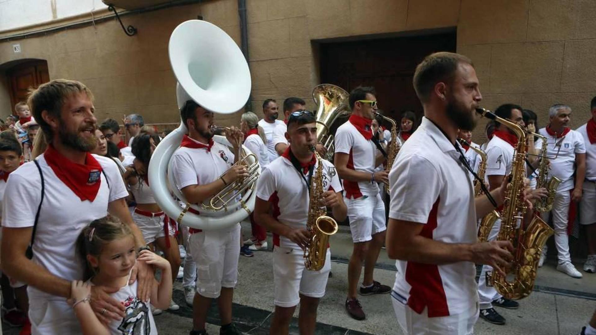 Todas las fotos del cohete de fiestas de Lumbier 2019