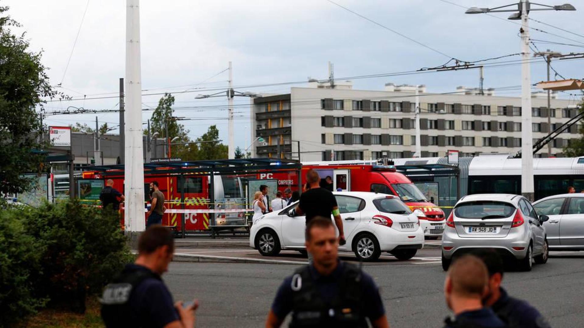 La policía francesa ha acordonado la zona en la que se ha producido el ataque con un cuchillo