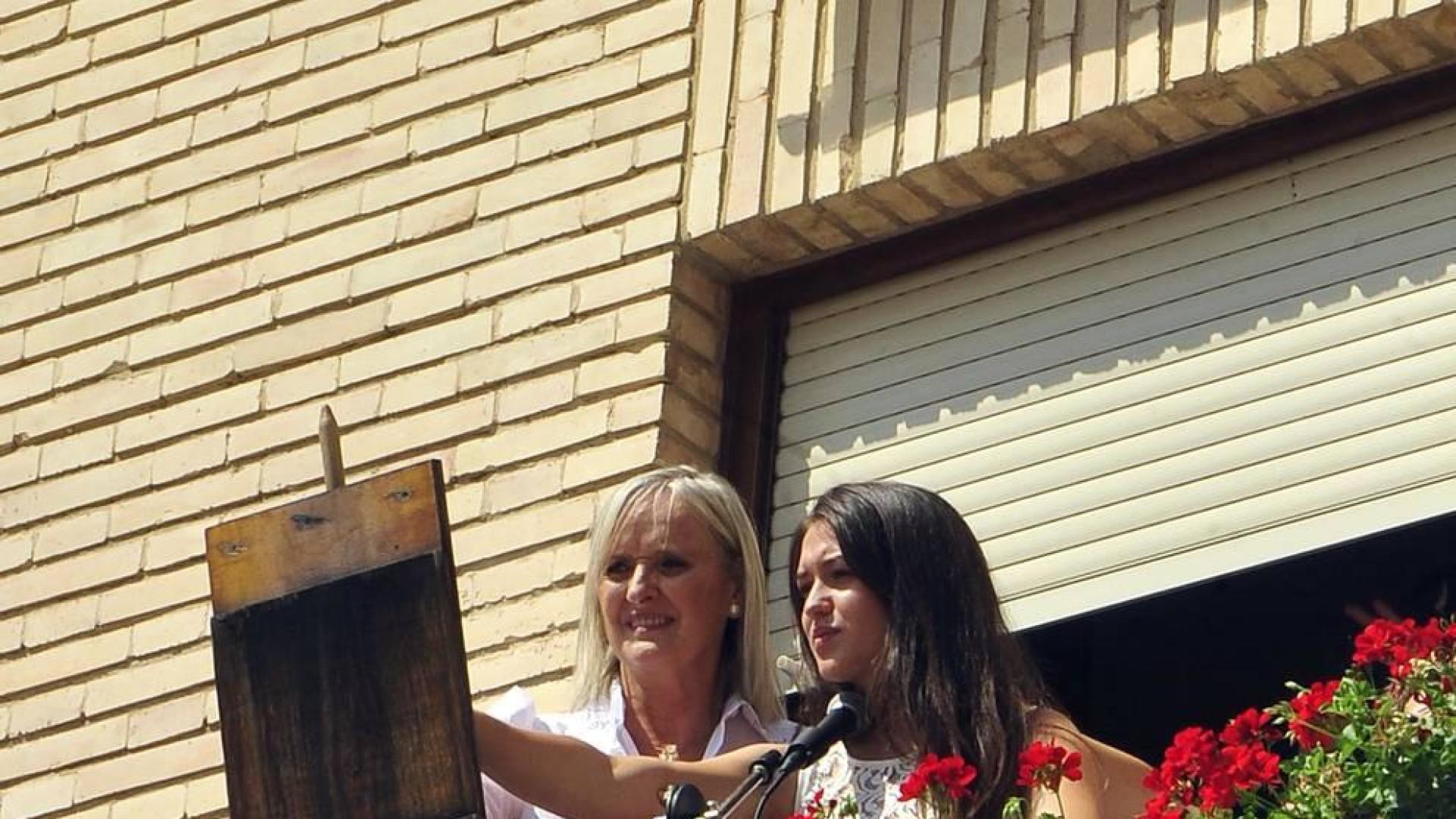 Todas las fotos del cohete de fiestas de Peralta 2019, en el que decenas de vecinos se dieron cita en la plaza de la localidad navarra para dar la bienvenida a nueve días de fiesta en honor a la Virgen de Nieva.