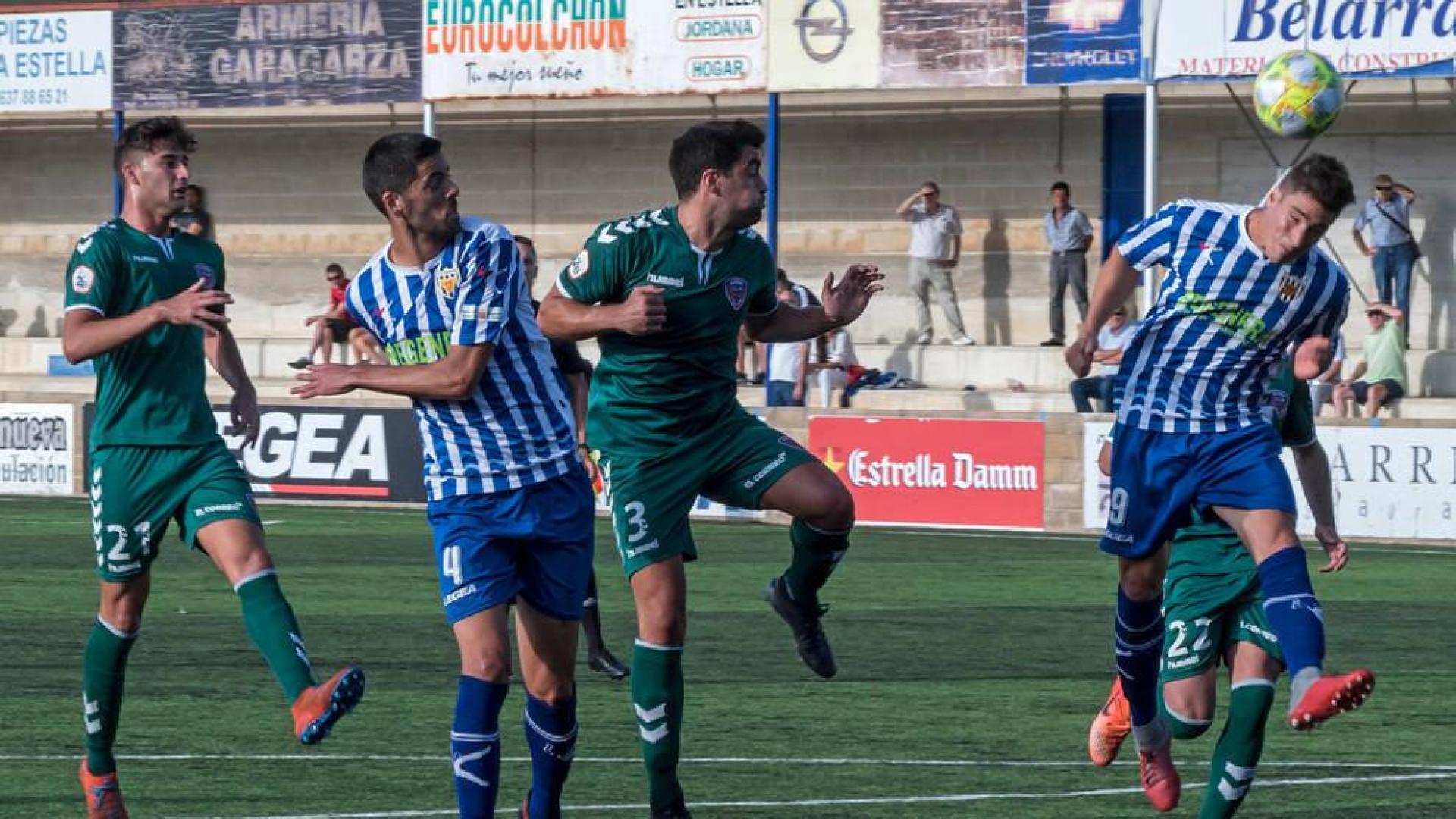 El Izarra estrena el nuevo césped con tres puntos