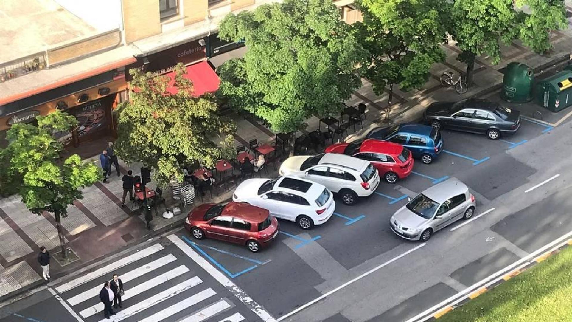 La Ordenanza vigente en Pamplona desde el 2 de agosto, prohíbe aparcar en los 5 metros previos a un paso peatonal