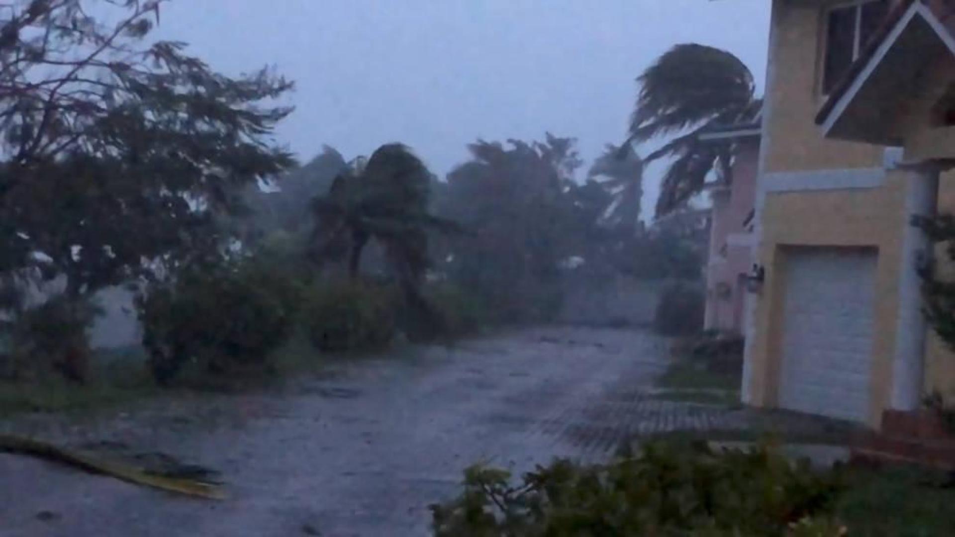 Gran Bahama inundada al paso del huracán Dorian, que deja daños incalculables