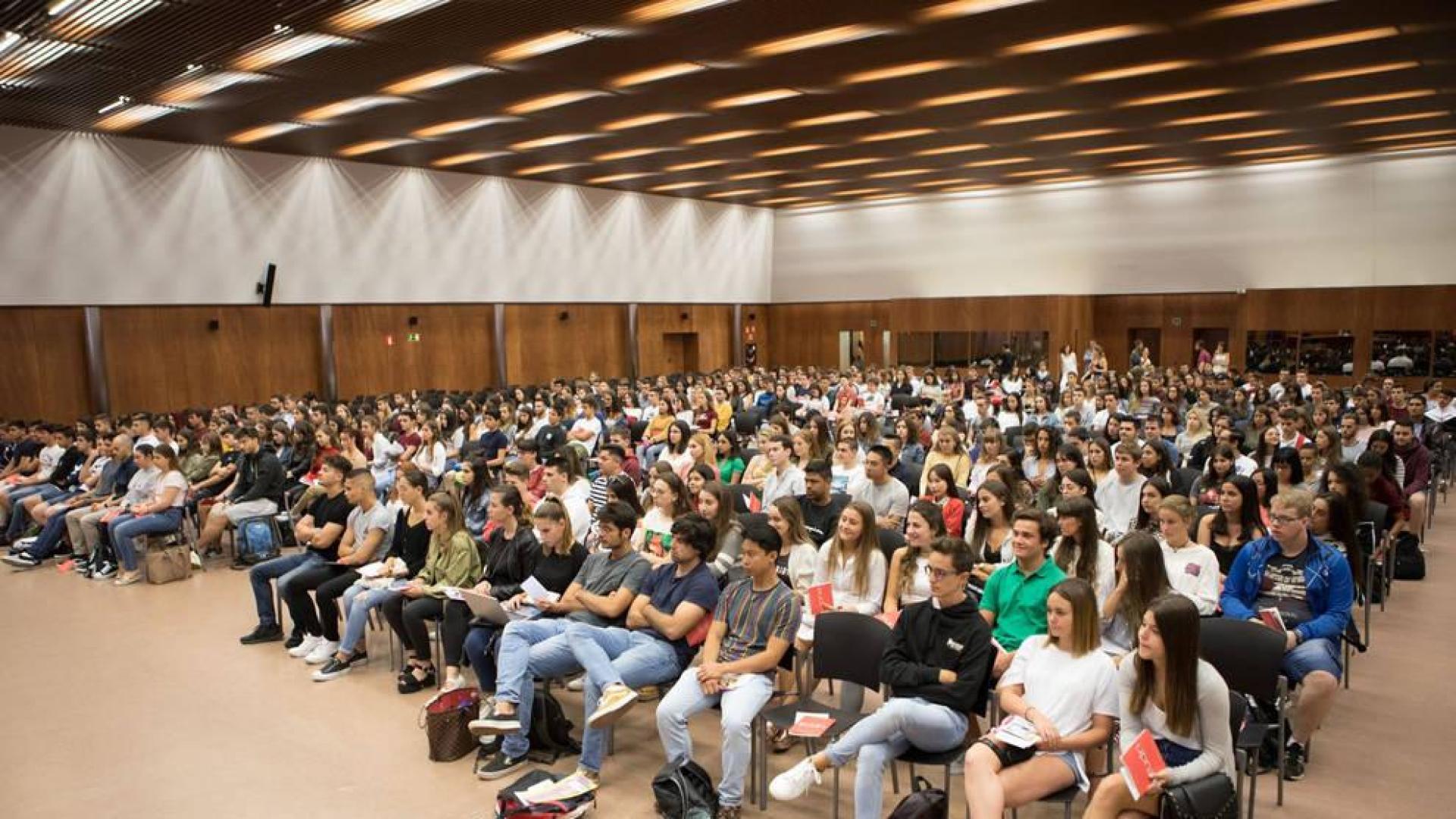 Cerca de 2.000 estudiantes de primer grado participan en la jornada de bienvenida de la UPNA