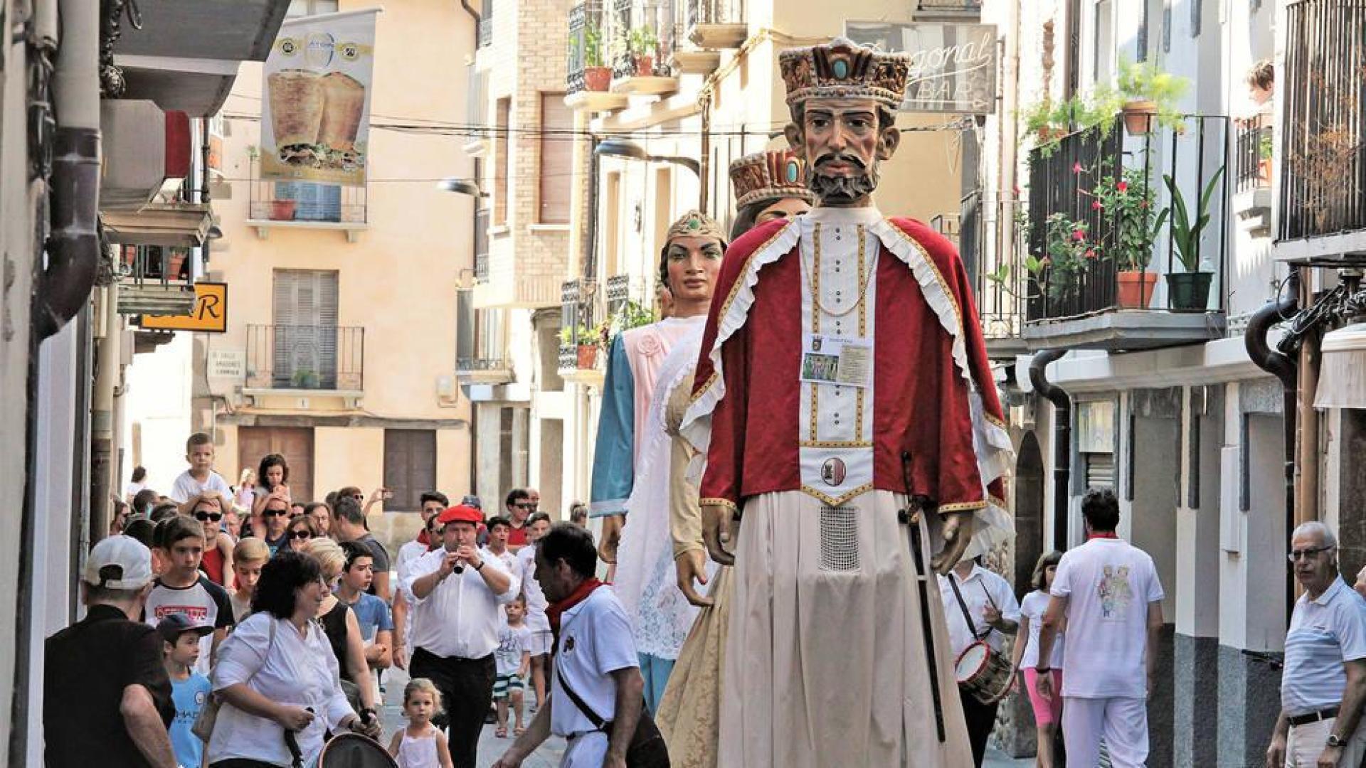 Chupinazo para la comparsa en Sangüesa