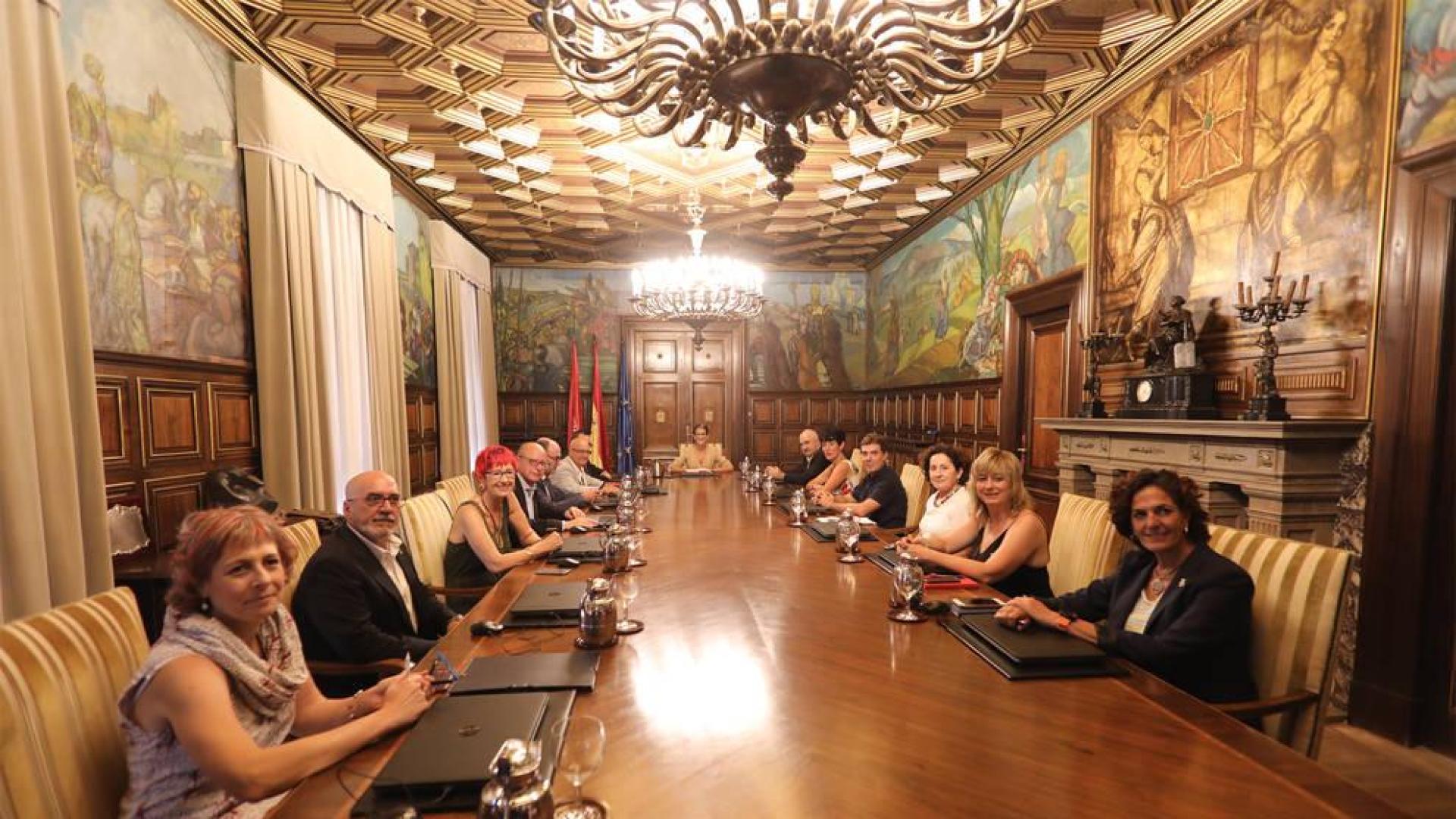 El nuevo Gobierno de Navarra, durante su primera Sesión celebrada este jueves.