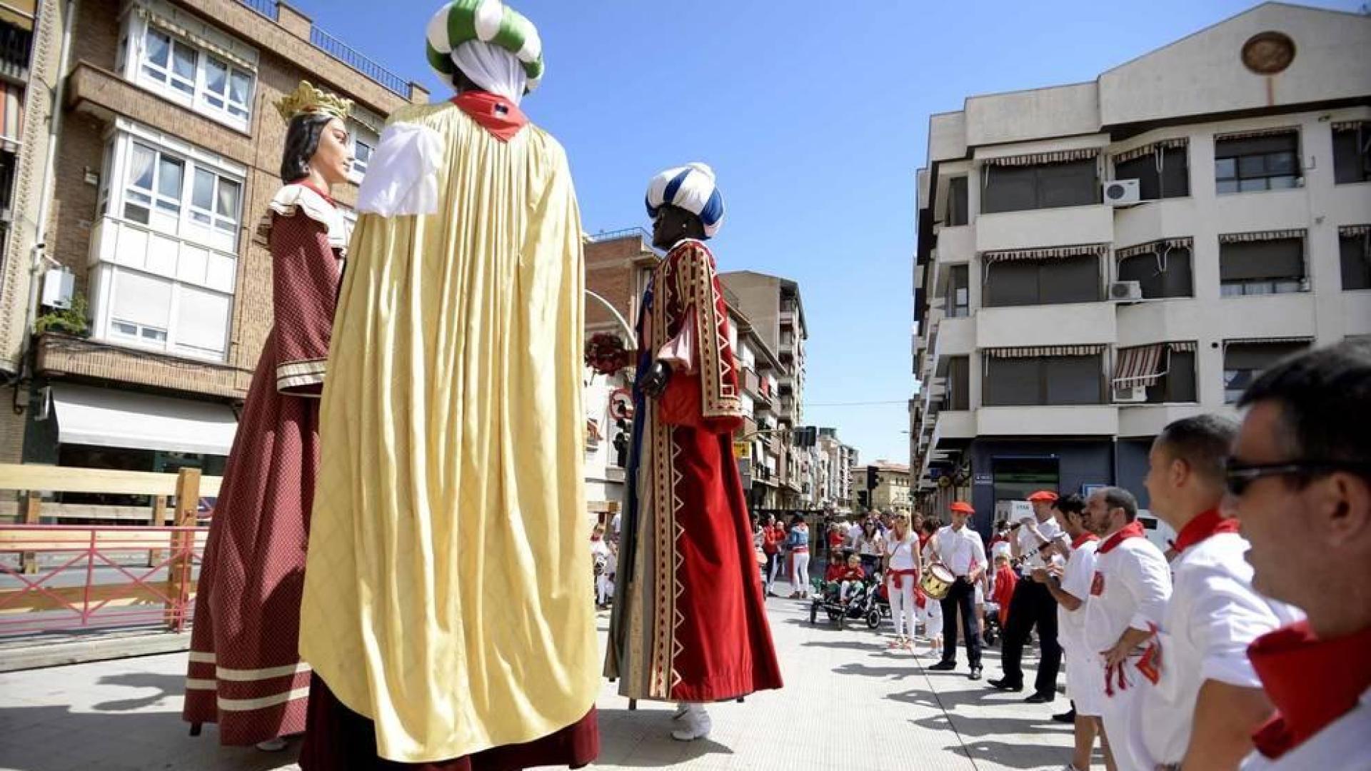 Todas las fotos del encierro y de la comparsa de gigantes y cabezudos de fiestas de Peralta 2019