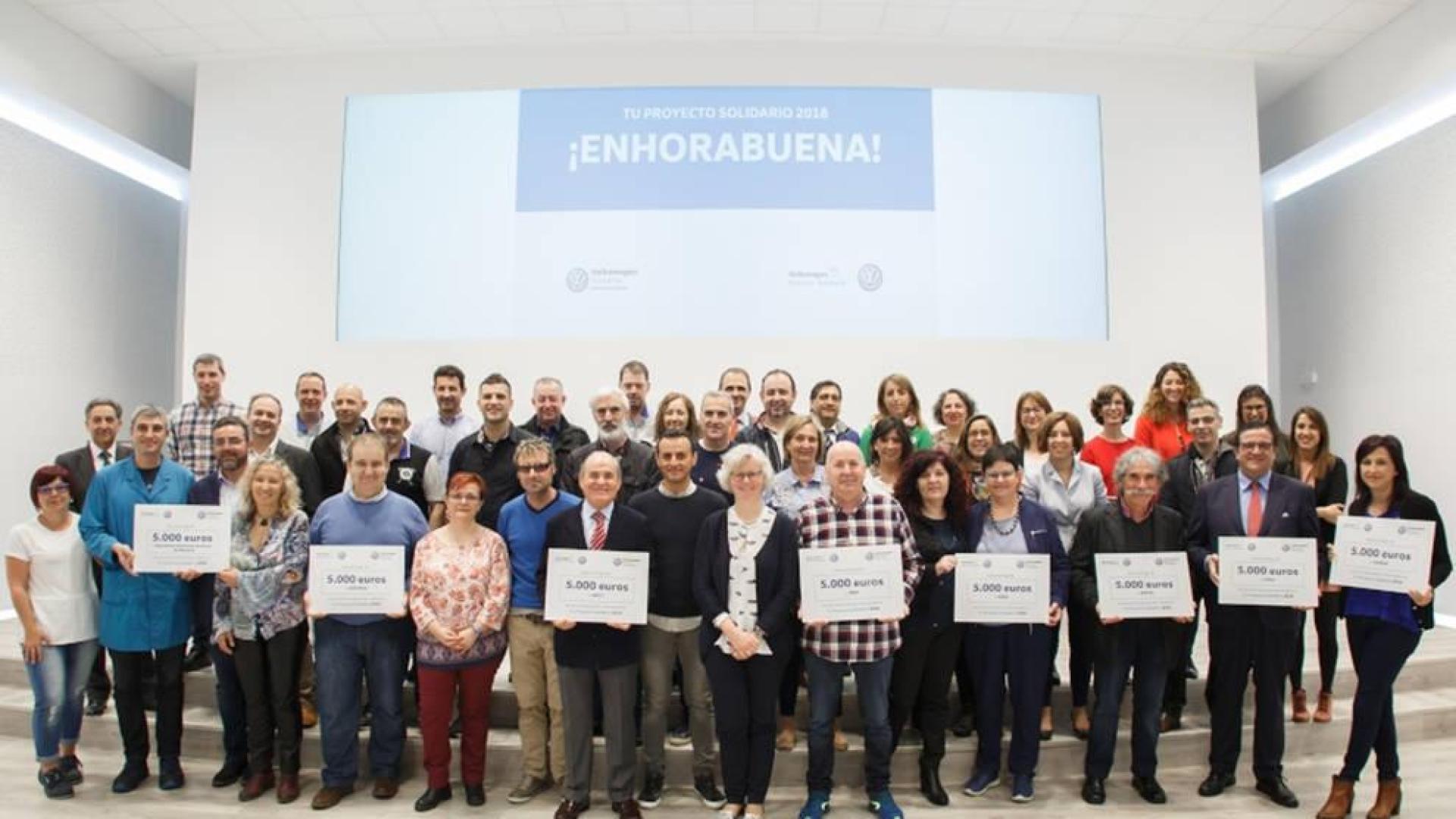 Foto de familia de la edición de 2018 'Tu Proyecto Solidario'.