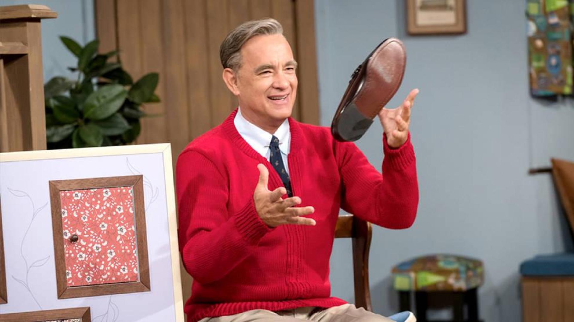 Tom Hanks, caracterizado como el icono televisivo estadounidense Fred Rogers.