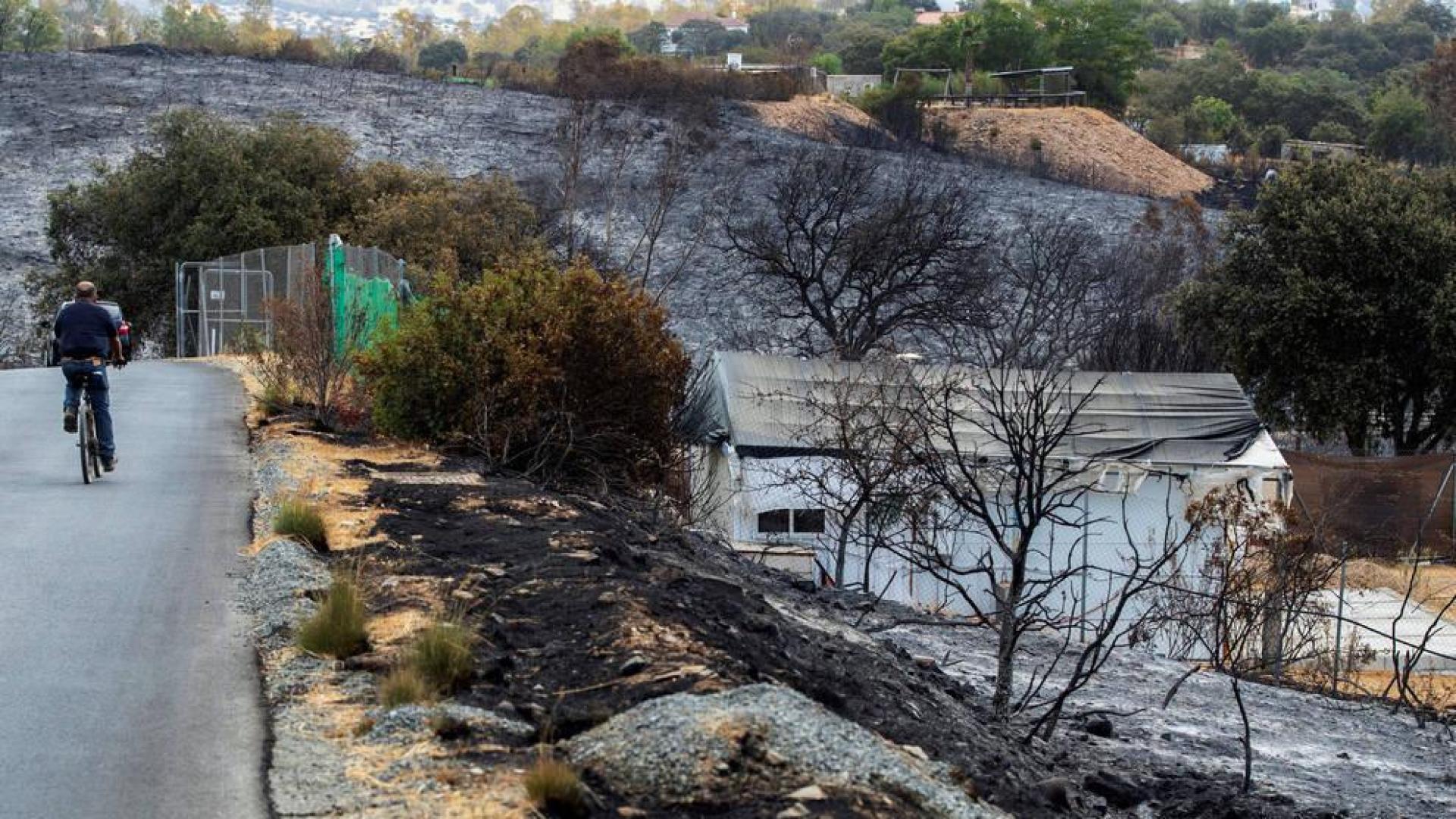 Los vecinos de El Ronquillo (Sevilla) vuelven a sus casas tras quedar estabilizado el incendio